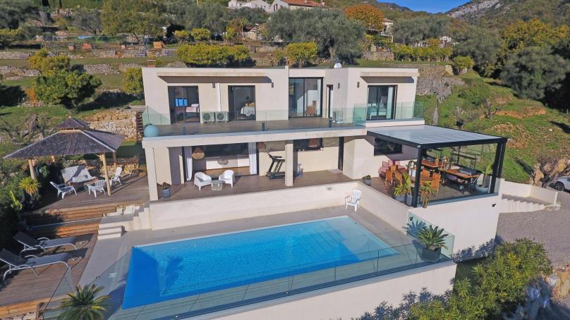 Vence Exklusivität – Zeitgenössische Villa mit Swimming Pool