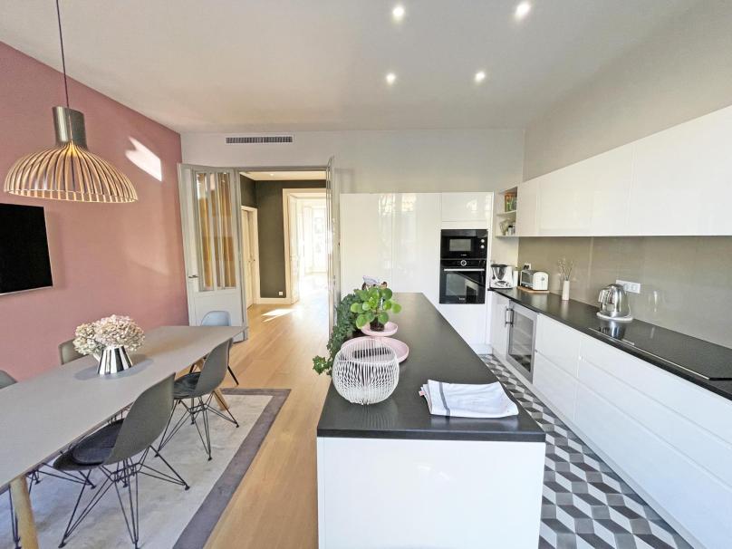 Apartment with 6 rooms of 147 ㎡ - Beautiful building