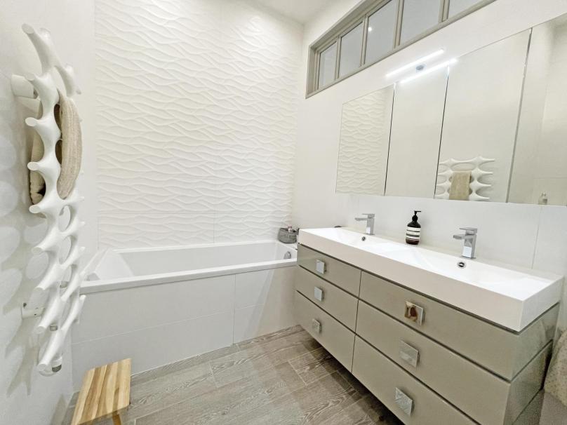 Apartment with 6 rooms of 147 ㎡ - Beautiful building