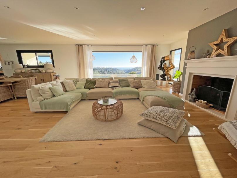 Vence Exklusivität – Zeitgenössische Villa mit Swimming Pool