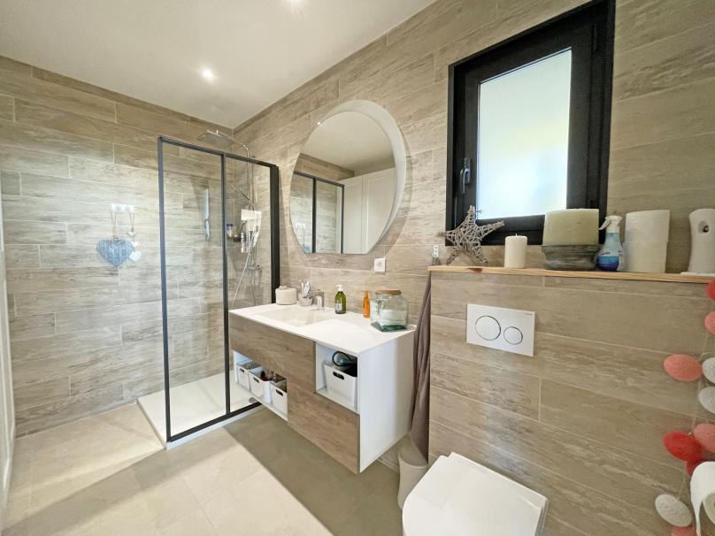 Vence Exklusivität – Zeitgenössische Villa mit Swimming Pool