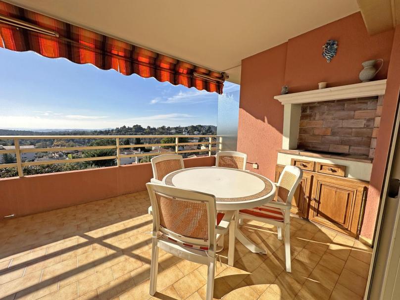 Luxus Residenz – Oberster Stock mit Meersicht