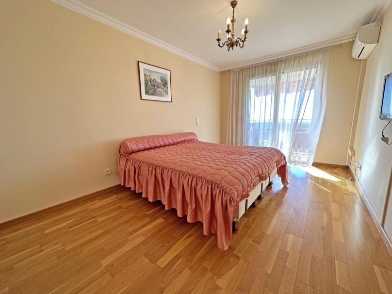 Luxus Residenz – Oberster Stock mit Meersicht