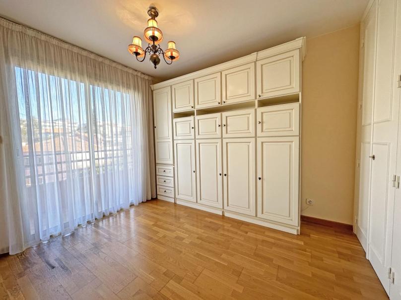 Luxus Residenz – Oberster Stock mit Meersicht