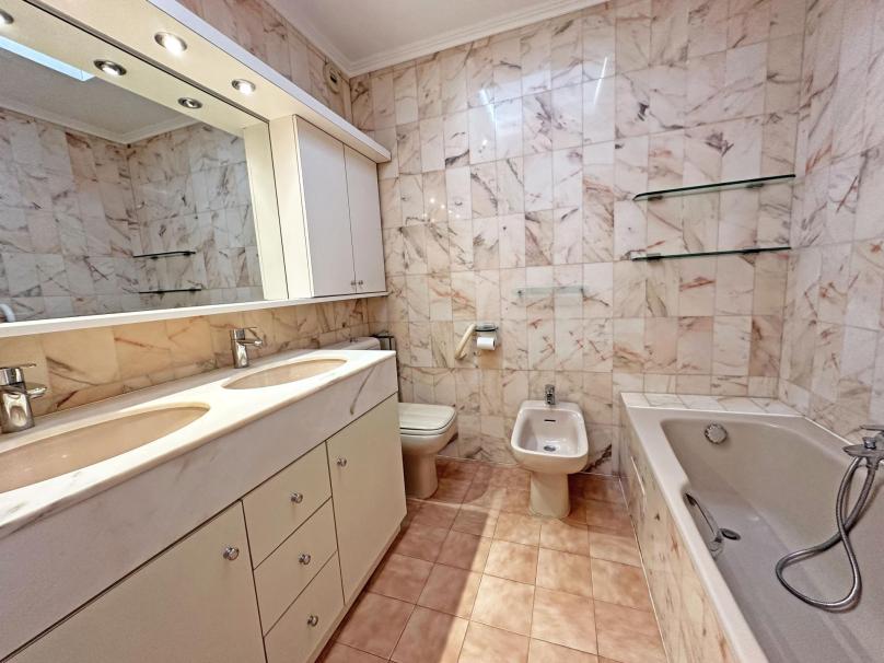 Luxus Residenz – Oberster Stock mit Meersicht