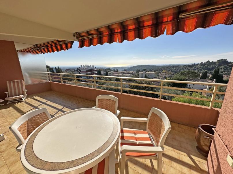 Luxus Residenz – Oberster Stock mit Meersicht