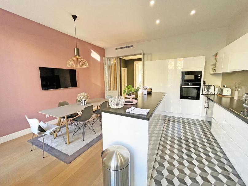 Apartment with 6 rooms of 147 ㎡ - Beautiful building