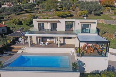 Vence Exklusivität – Zeitgenössische Villa mit Swimming Pool