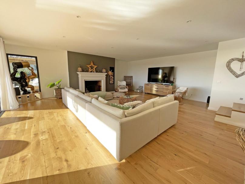 Vence Exklusivität – Zeitgenössische Villa mit Swimming Pool