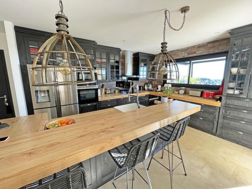 Vence Exklusivität – Zeitgenössische Villa mit Swimming Pool