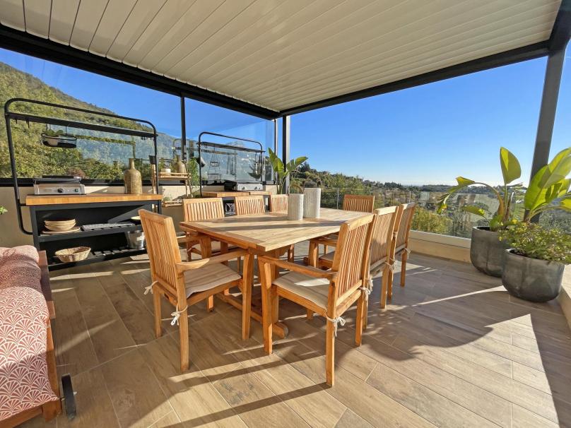 Vence Exklusivität – Zeitgenössische Villa mit Swimming Pool