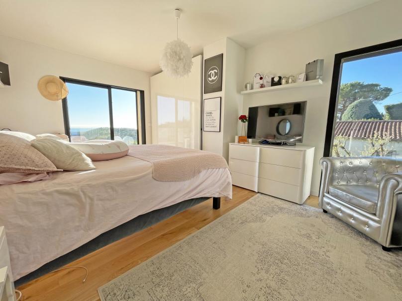 Vence Exklusivität – Zeitgenössische Villa mit Swimming Pool