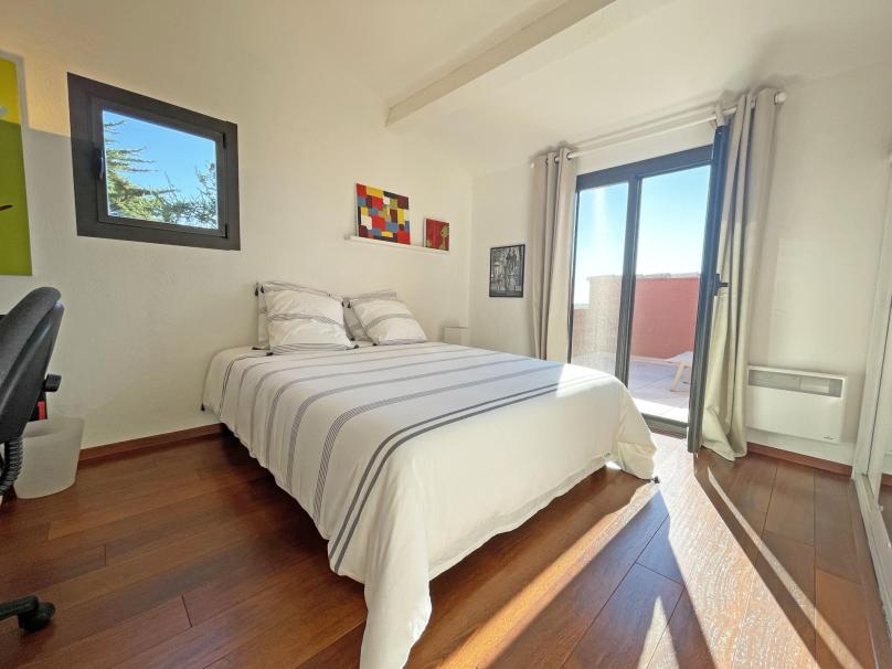 Moderne Villa von 220 ㎡ mit Pool und Meerblick