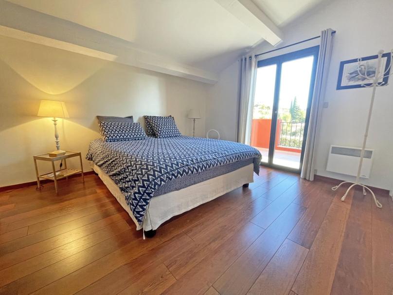 Moderne Villa von 220 ㎡ mit Pool und Meerblick