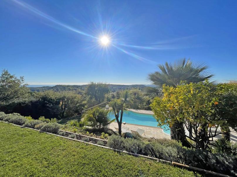 Moderne Villa von 220 ㎡ mit Pool und Meerblick