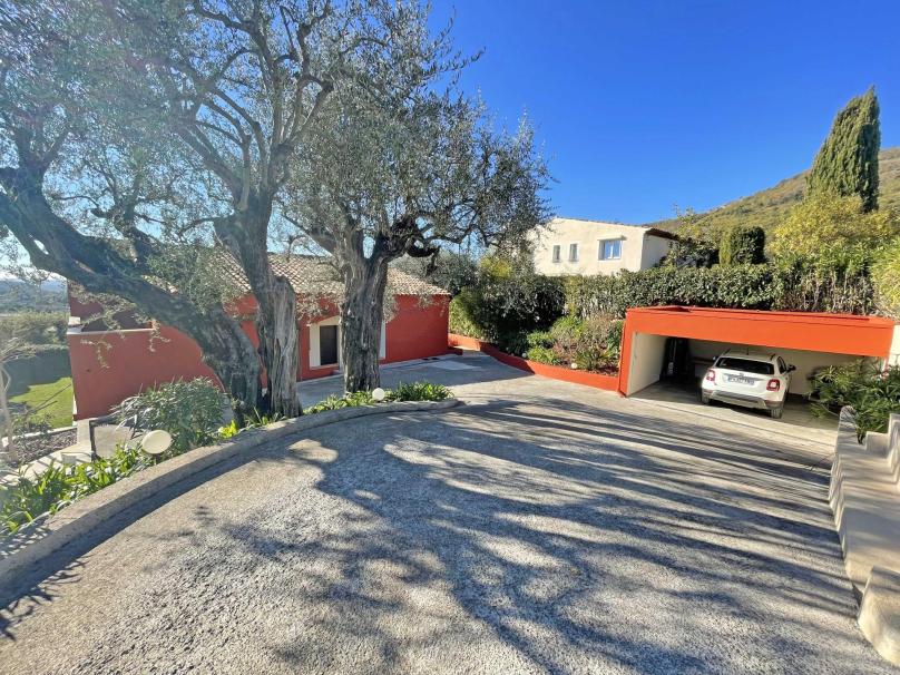 Moderne Villa von 220 ㎡ mit Pool und Meerblick