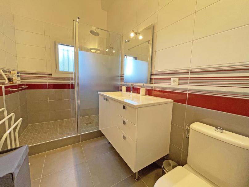 Moderne Villa von 220 ㎡ mit Pool und Meerblick