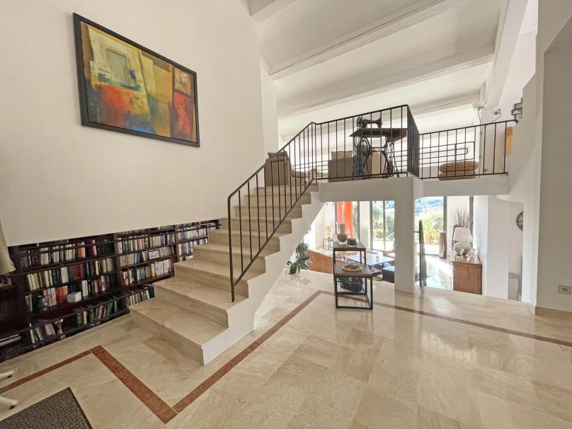 Contemporary villa of 220 ㎡ with pool and sea view